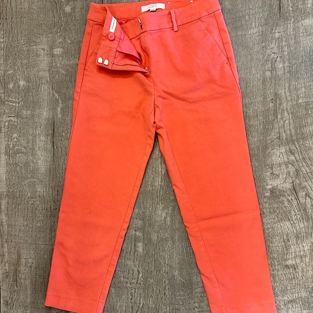 LOFT Riviera Slim. Women's Coral Capris